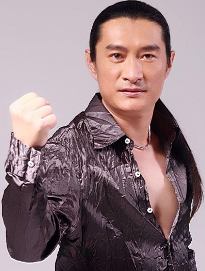 经典IP再发力：黄安跨年商演背后的品牌联动逻辑