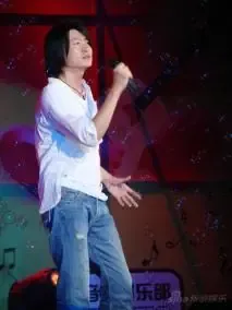 游鸿明肖像